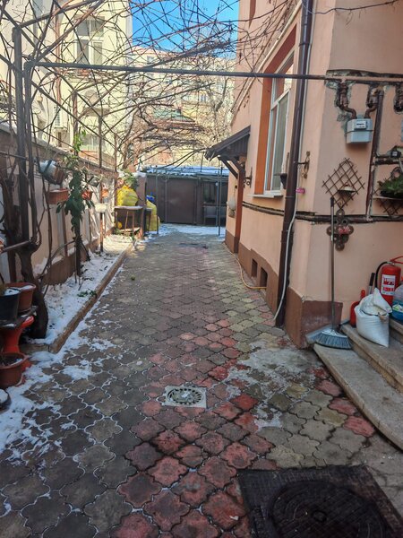 Stefan cel Mare, 300 m de metrou,